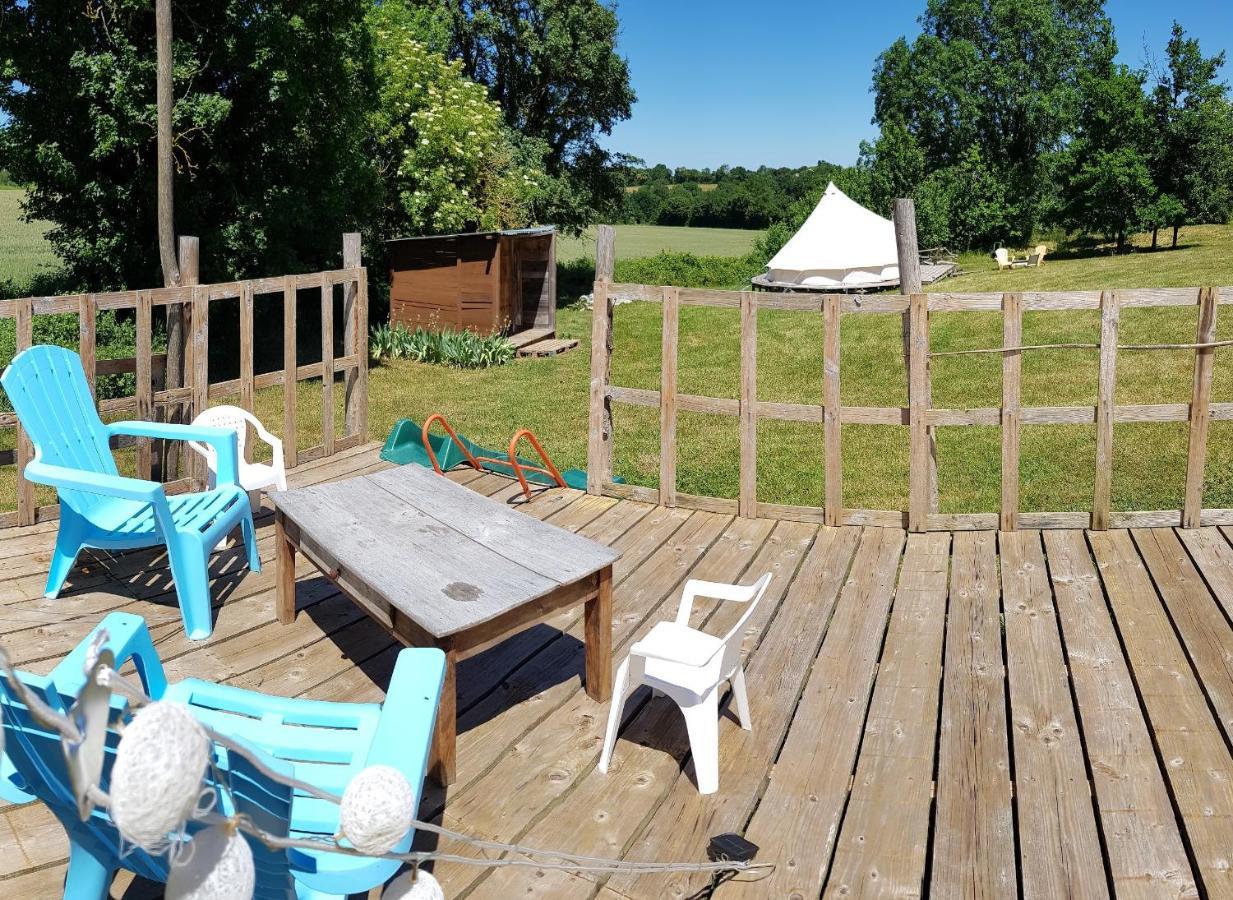 Camping La Petite Houmee Curzay-sur-Vonne Exterior photo