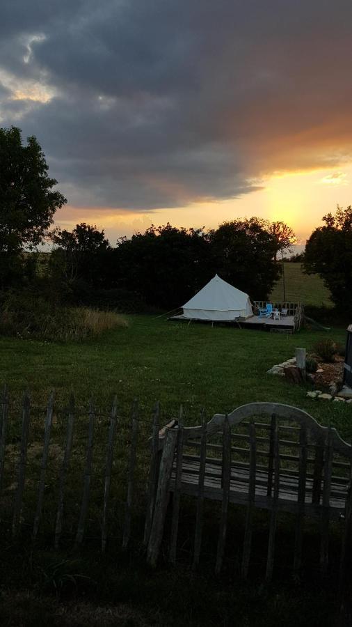Camping La Petite Houmee Curzay-sur-Vonne Exterior photo